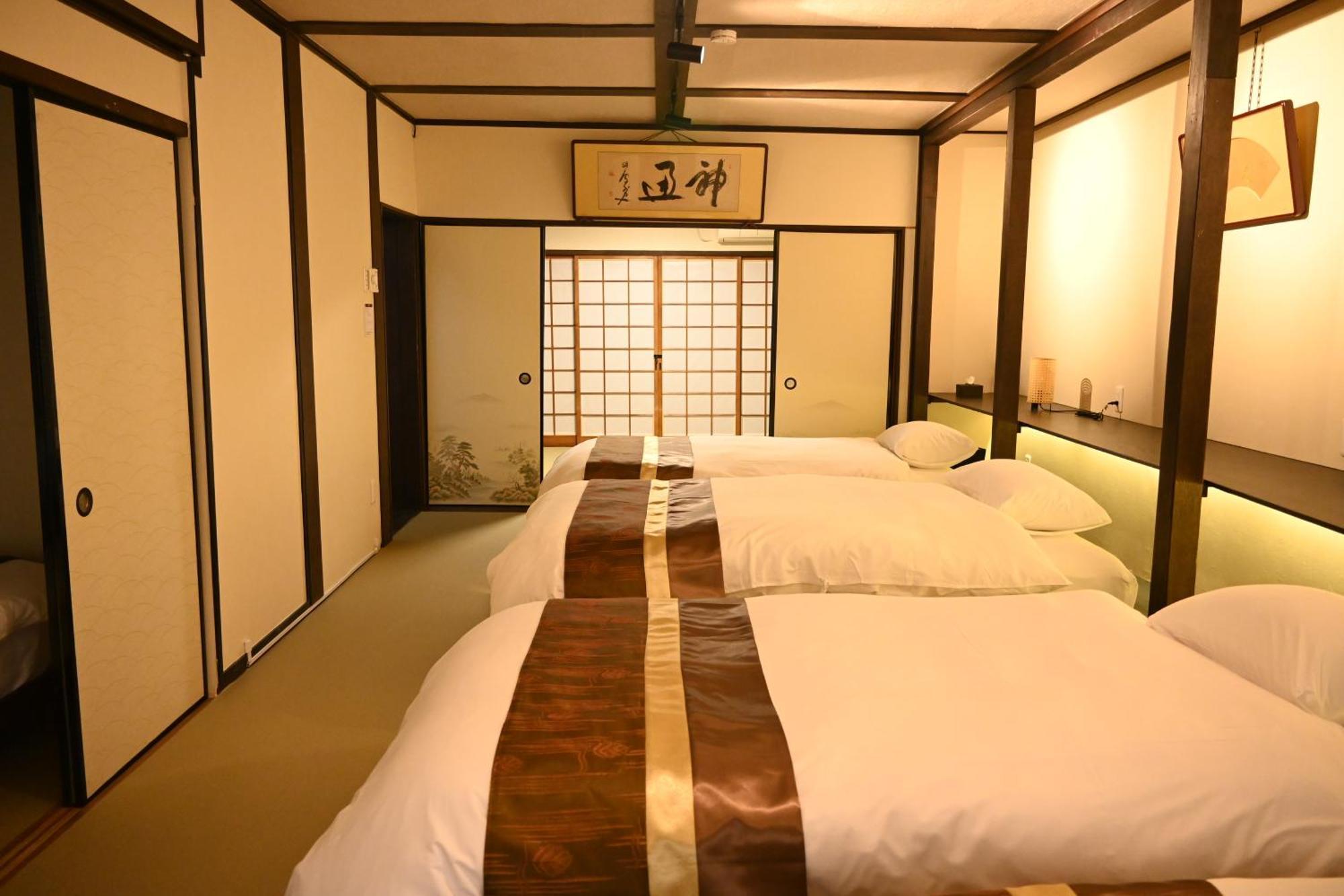 Kyoto Central Base Екстер'єр фото
